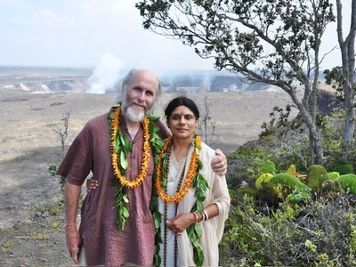 Dr David Frawley and Yogini Shambhavi on a Yoga Retreat in Hawaii