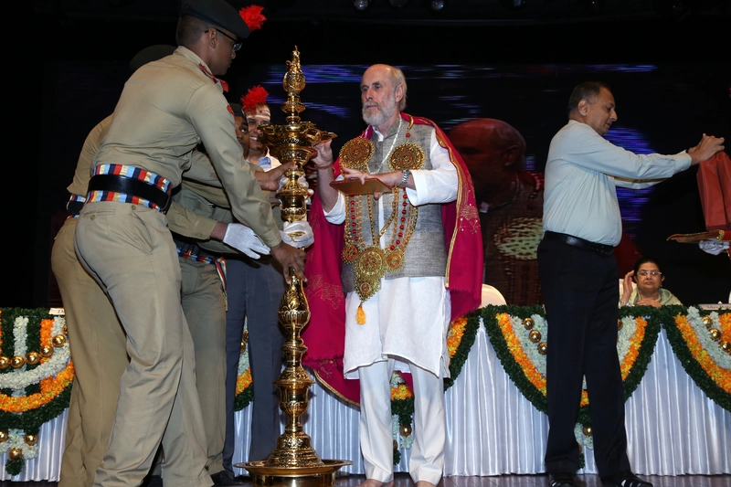 Dr David Frawley receiving the SIES National Eminence Award